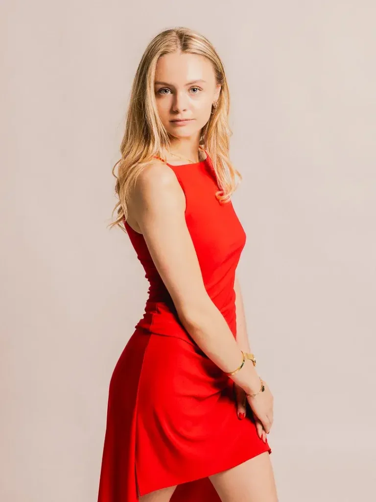 Femme robe rouge